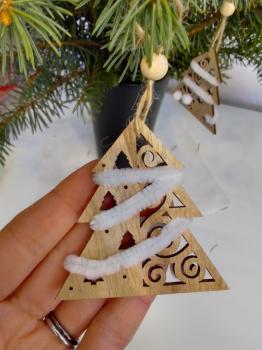 Holzanhänger Tannenbaum mit Pompons